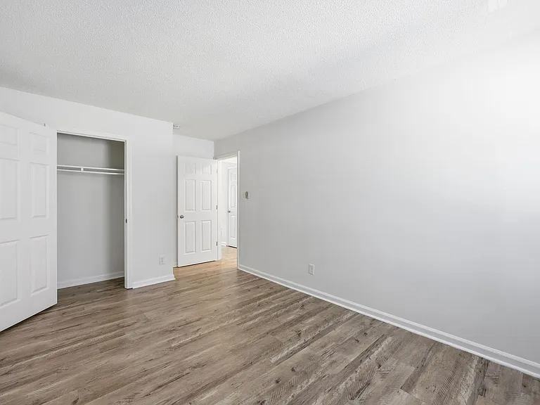 2107 Charles St S — Photo 5