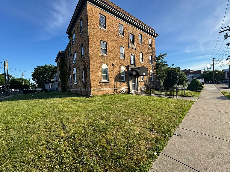 308-16 W Main St #A16 — Photo 13