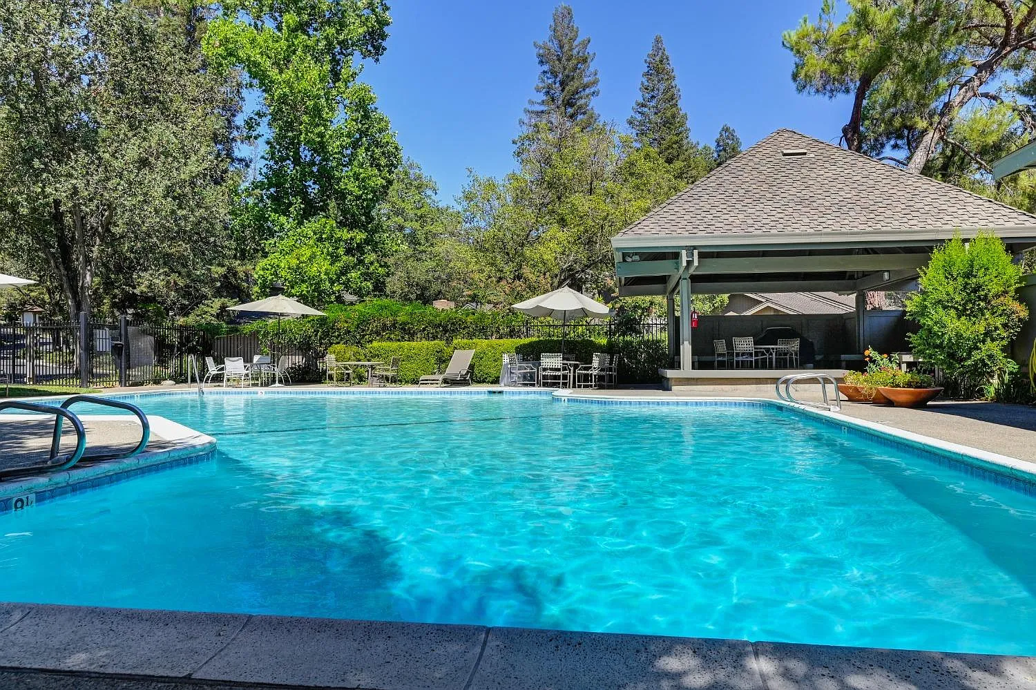 34 Riverbank Pl photo 1