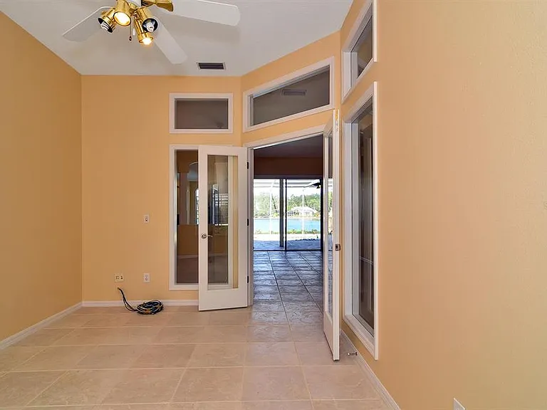 4305 Round Lake Ct — Photo 29