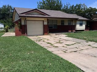 919 SW 1st St, Moore, OK 73160
