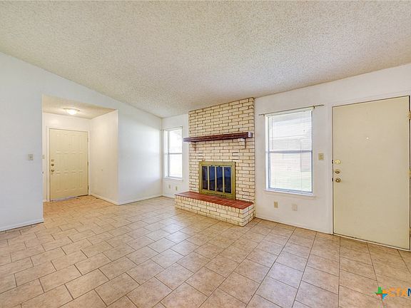 5th image of 818 Lois St APT A