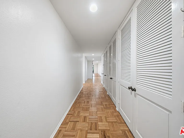141 S Linden Dr #206 — Photo 30