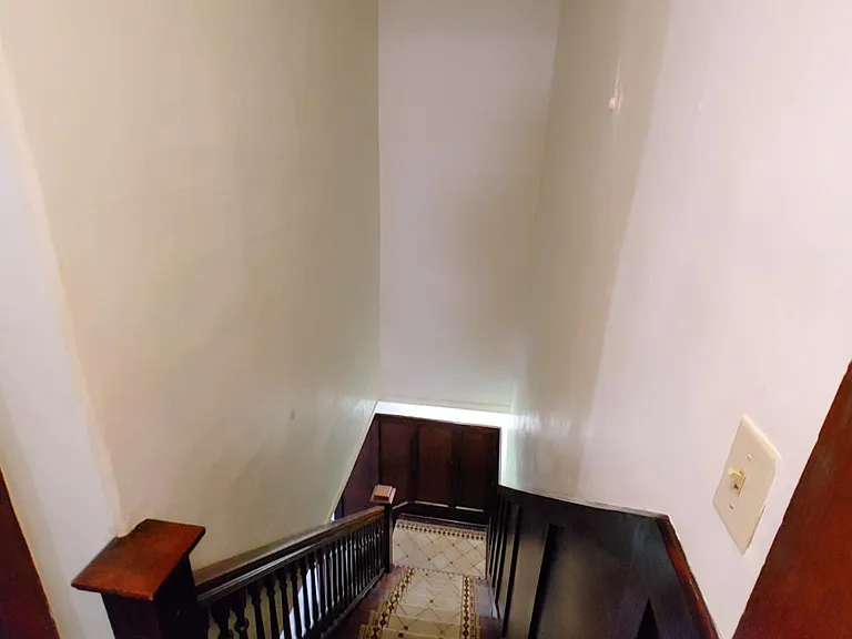105 Oakwood Ave — Photo 18
