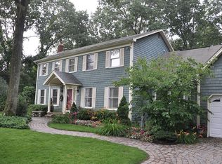 34 Niagara St, Miller Place, NY 11764