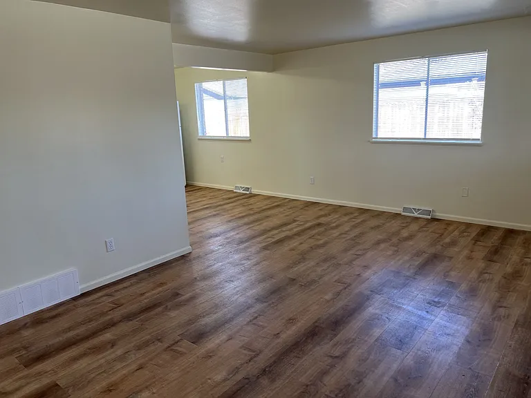 1033 Grant St — Photo 5