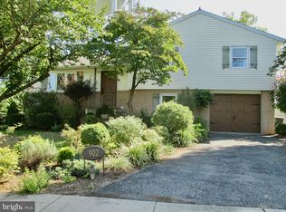 902 Suellen Dr, Reading, PA 19605