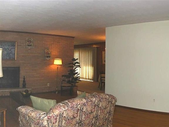 5th image of 242 Meadow Ln
