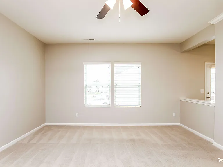 701 Falls Ln — Photo 5