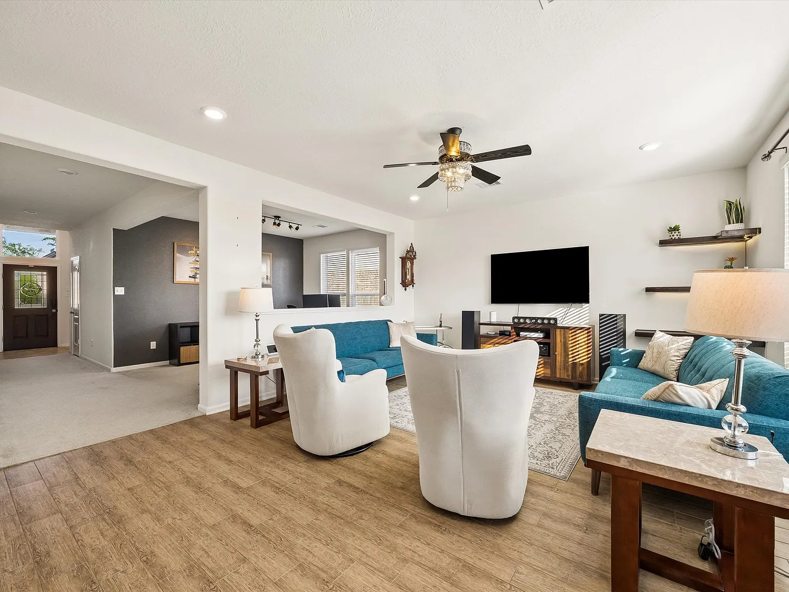 3 bed, 1894 sqft, $2,300 — Photo 3