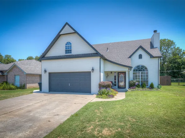 221 N Valley Dr, Catoosa, OK 74015