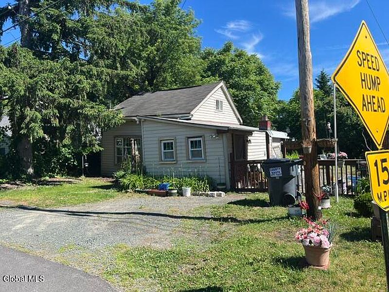 5th image of 323 Oakhurst Street