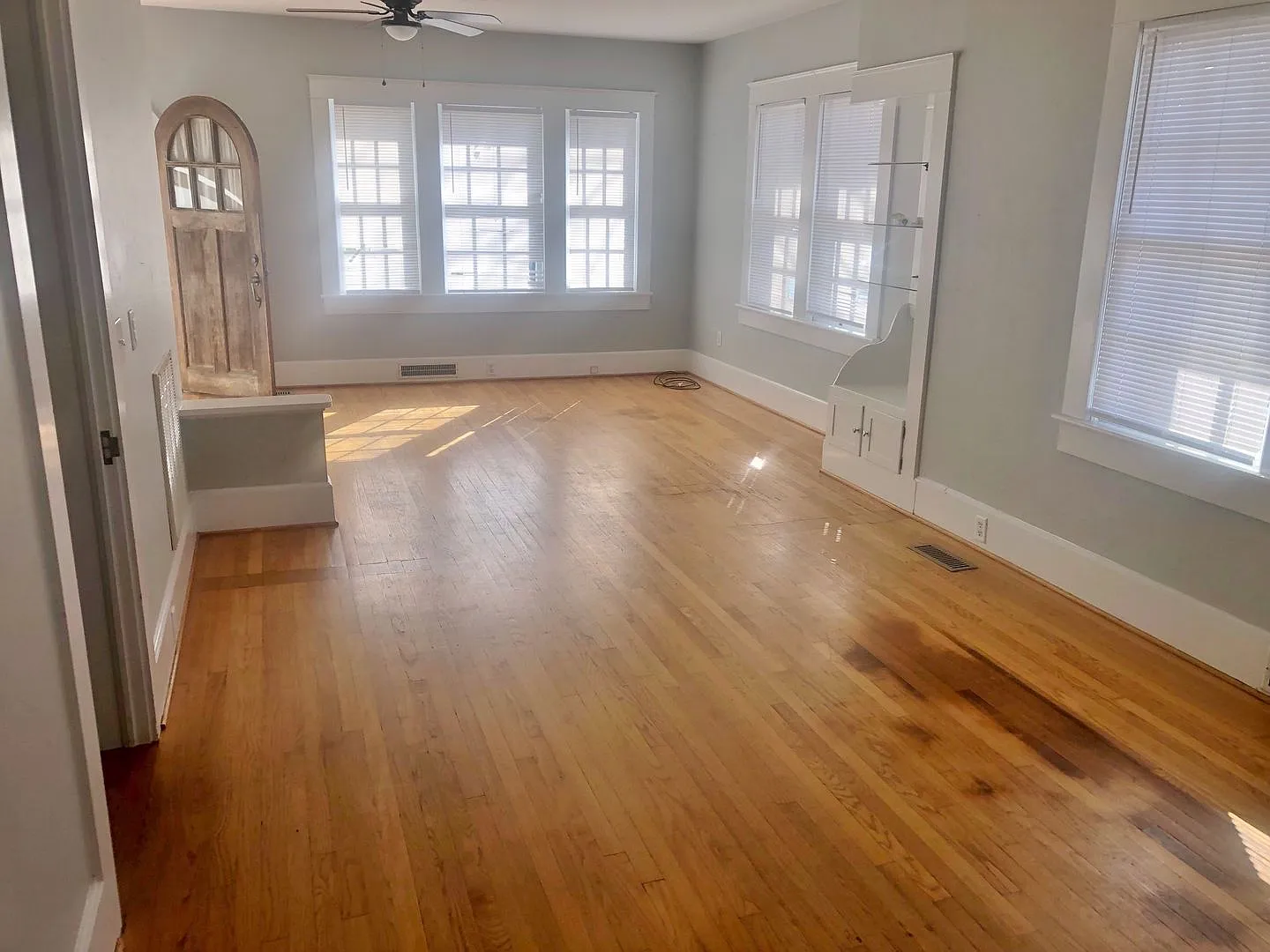 Charming 3 Bedroom — Photo 3