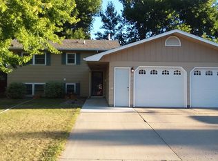704 25th Ave NW, Minot, ND 58703