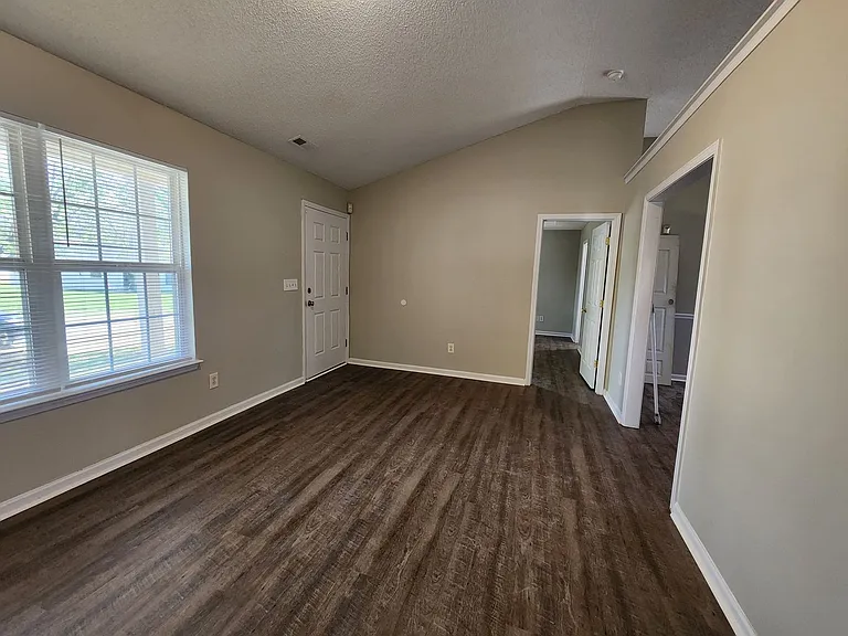 1126 Maria Christina Ln — Photo 3