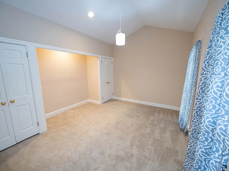 2043 Hazel Hedge Ln — Photo 6