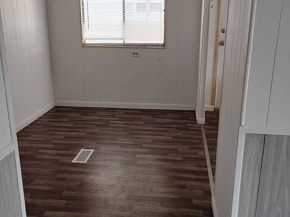 4th image of 334 Robin Ct