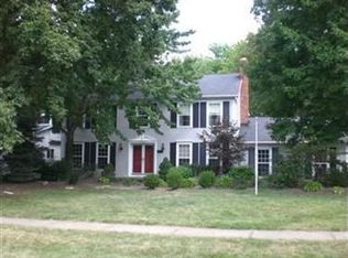 16960 N Meadows Cir, Strongsville, OH 44136