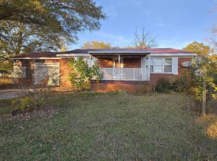 547 Lakewood Dr, Weaver, AL 36277