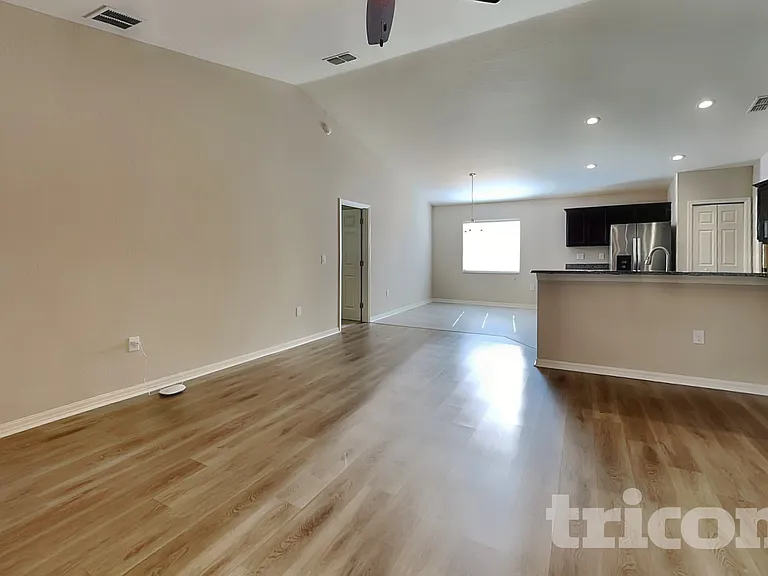 505 Interlock St — Photo 2