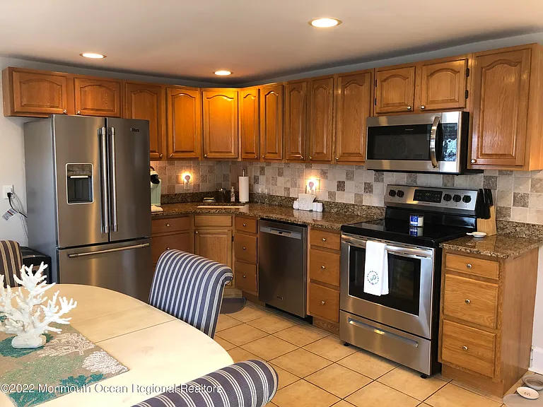 1717 River Rd — Photo 3