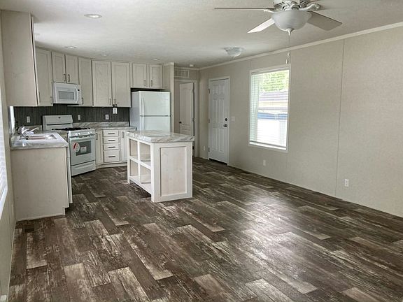 4th image of 2800 W Memorial Dr #105