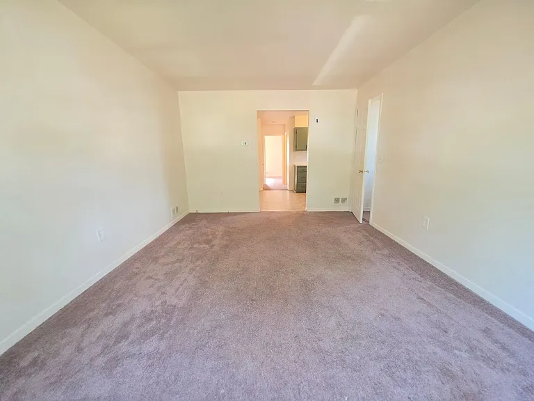212 Bathgate Ave — Photo 3
