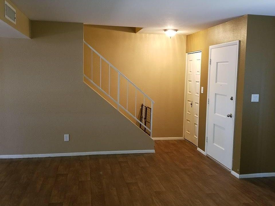 FRONT ROOM