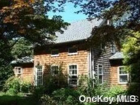 87 Lewis Road, East Quogue, NY 11942