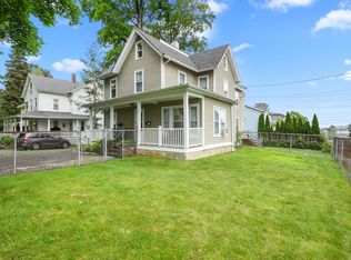 17 Pleasant St, Danbury, CT 06810