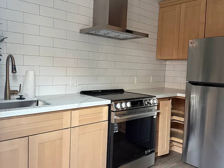 4323 Berenice Ave — Photo 1