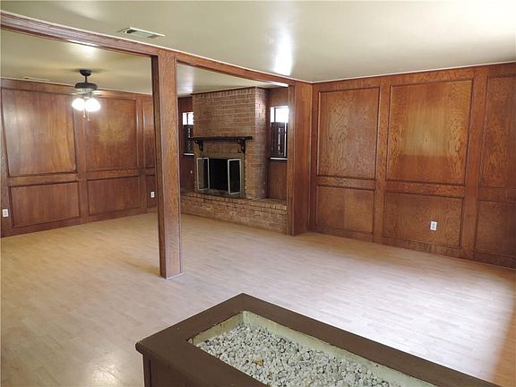 3rd image of 2127 Royal Oaks Dr
