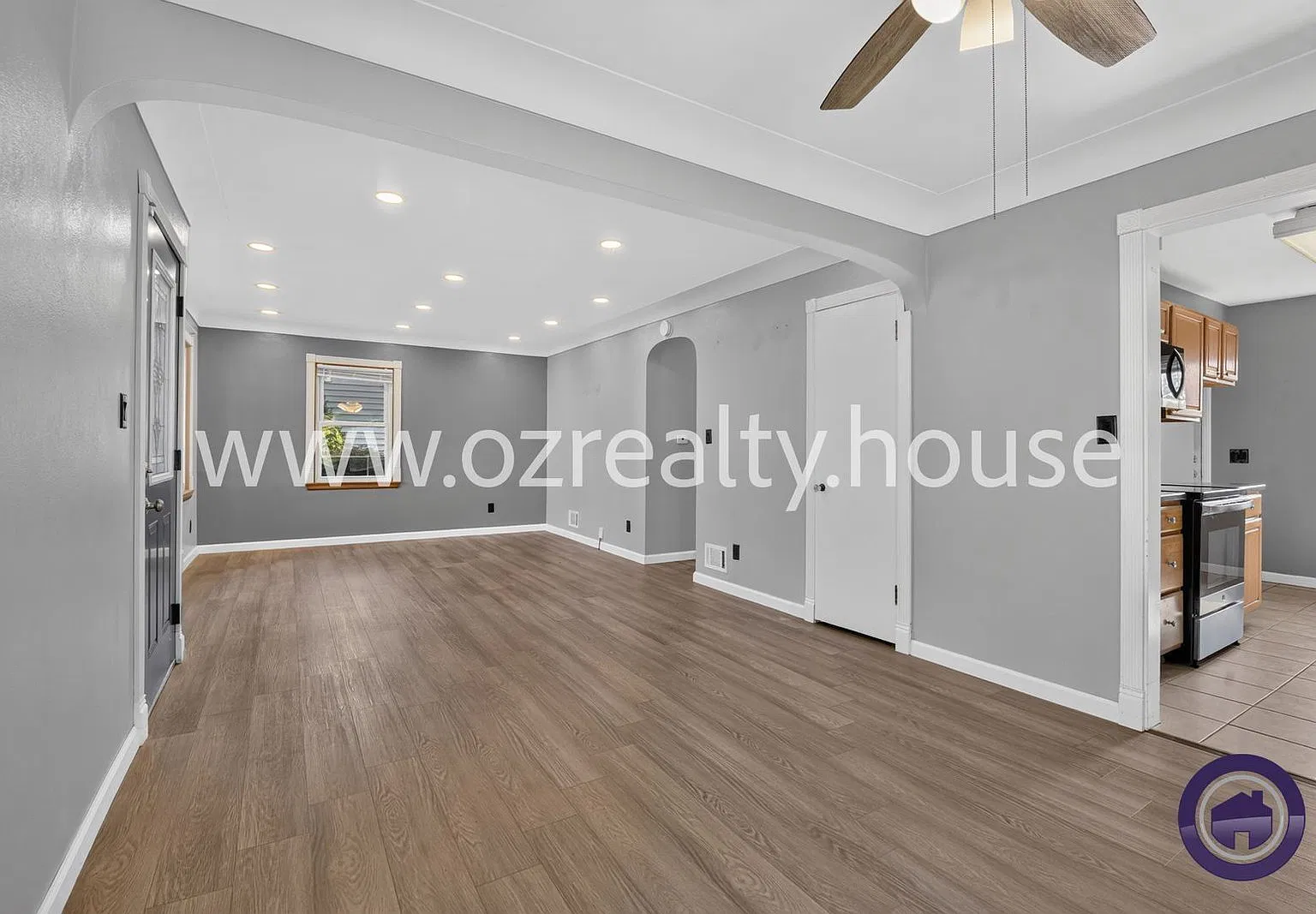 3 bed, 1.5 bath, 1104 sqft, $1,590 — Photo 2