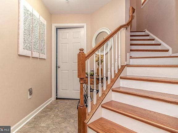 5th image of 7131 Tanager Ave