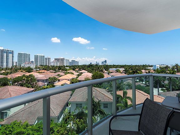 4th image of 19370 Collins Ave APT 626