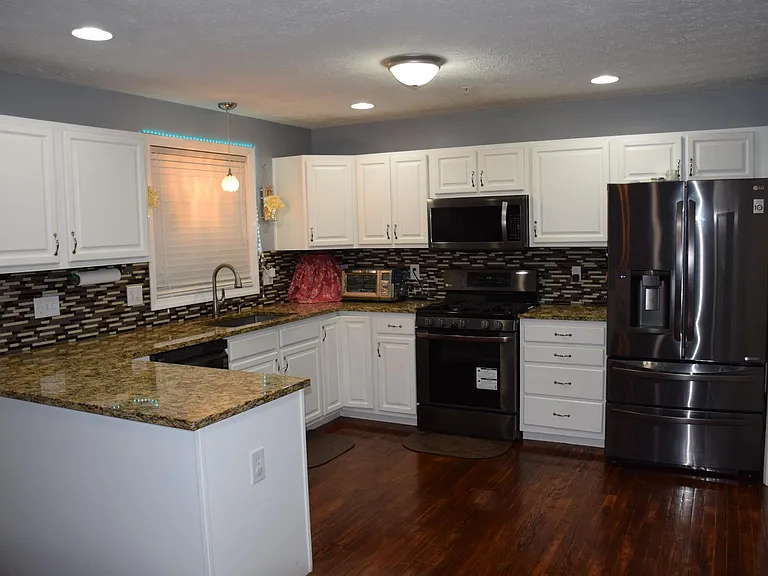 27 Georgetown Dr — Photo 1