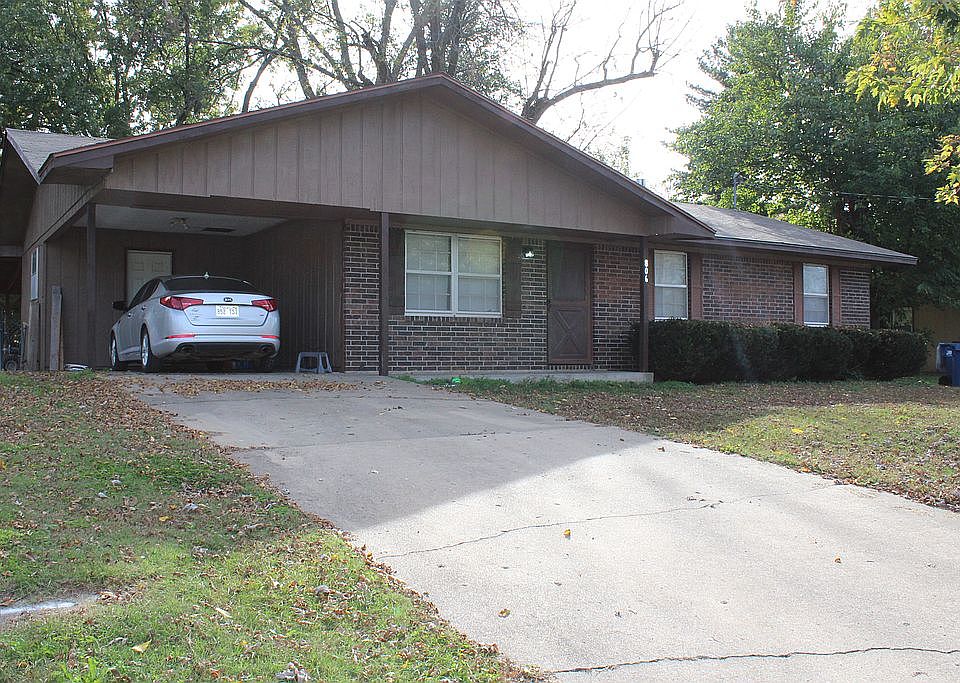 1st image of 806 SE 10th St