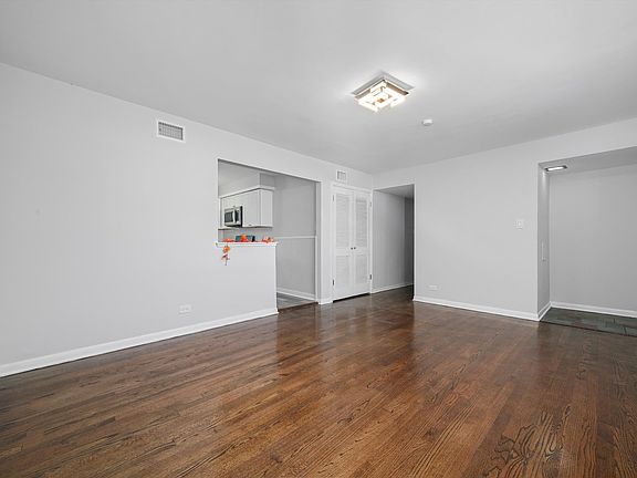 3rd image of 615 E 156th Pl
