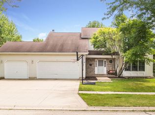 425 W Maple Ave, Elburn, IL 60119