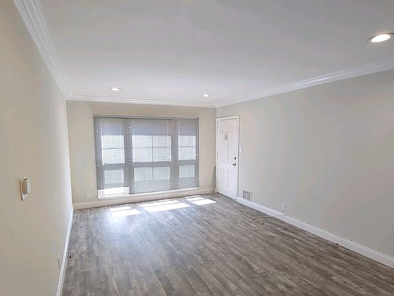 5th image of 327 N New Hampshire Ave APT 2