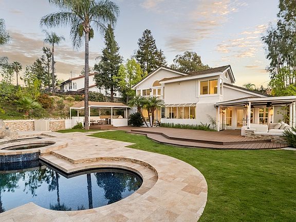 3rd image of 22137 Cairnloch St