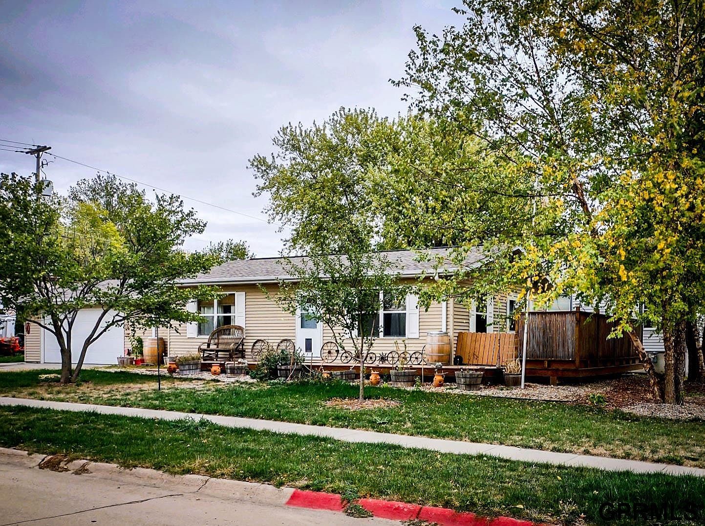 1044 Elm St, Seward, NE 68434 Zillow