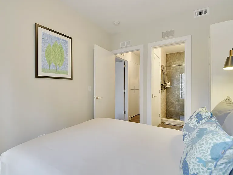 206 E 20th St #TOWNHOUSE — Photo 7