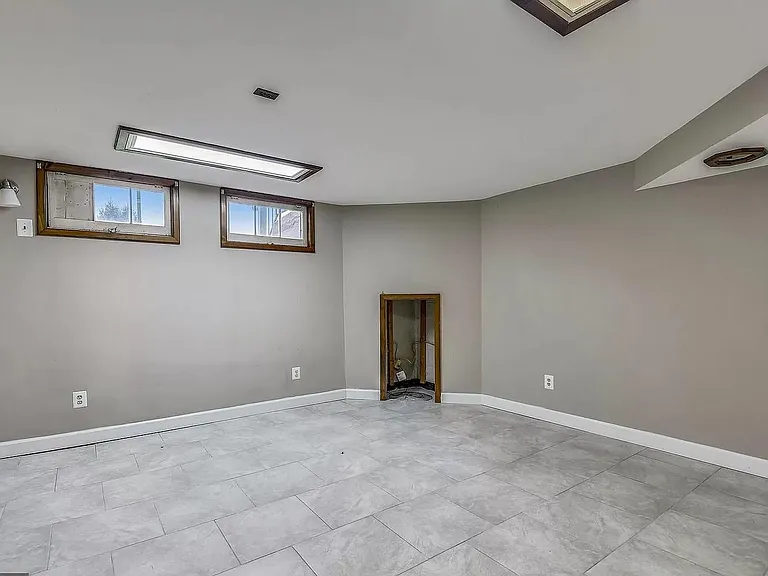 8025 Lansdale Rd — Photo 24