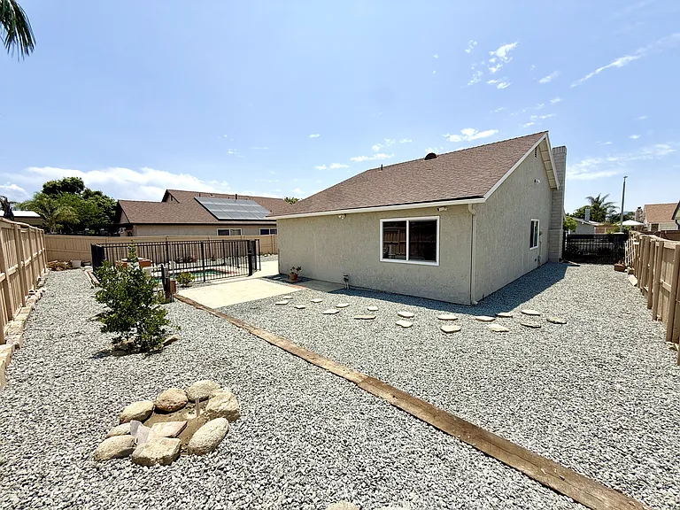 2382 Carlsbad Cir — Photo 26