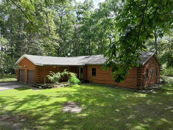 2952 S Crestview Dr, Winamac, IN 46996
