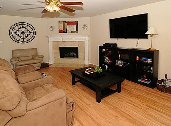 3rd image of 4924 Watson Dr