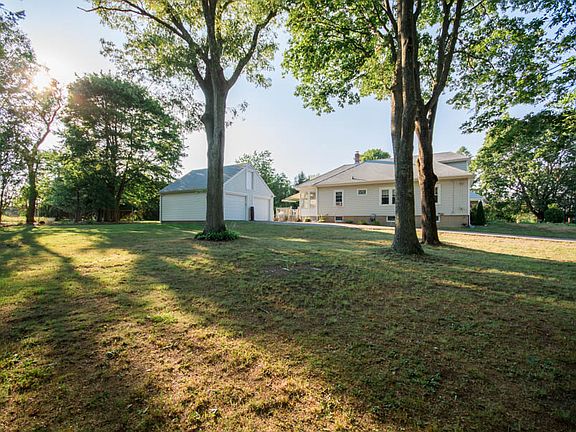 Oversized 2-car garage