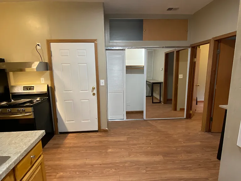 1807 S May St #2B — Photo 12