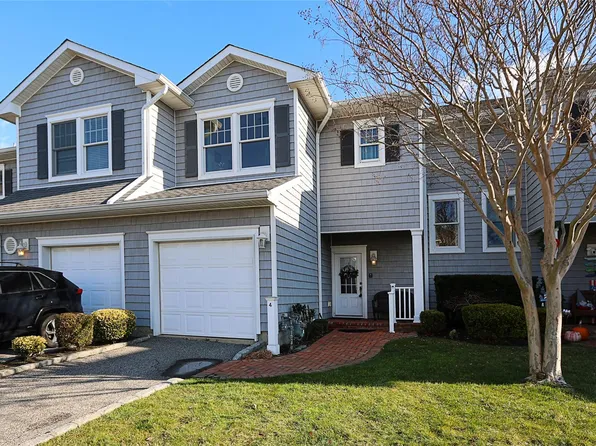 4 Ocean Watch Court, Freeport, NY 11520